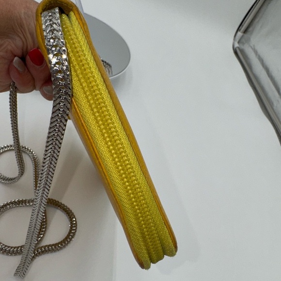 Chanel-Authentic-Camelia  zip organizer on original Chain Yellow - Picture 4 of 16